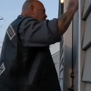Fifty Bikers Surrounded My House and Broke Down the Door—But the Message Hidden on One Rider’s Phone Changed What Everyone Saw
