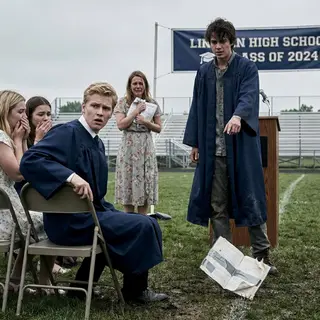 The Student Mocked for Using Old Books – His Words at Graduation Silenced the Entire Schoolyard